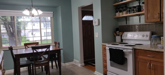 Photo - 2106 Wyndhurst Rd