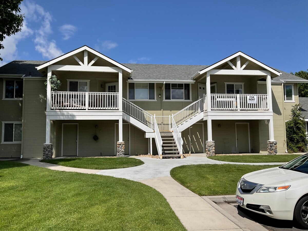 Exterior - 459 W State St Condo