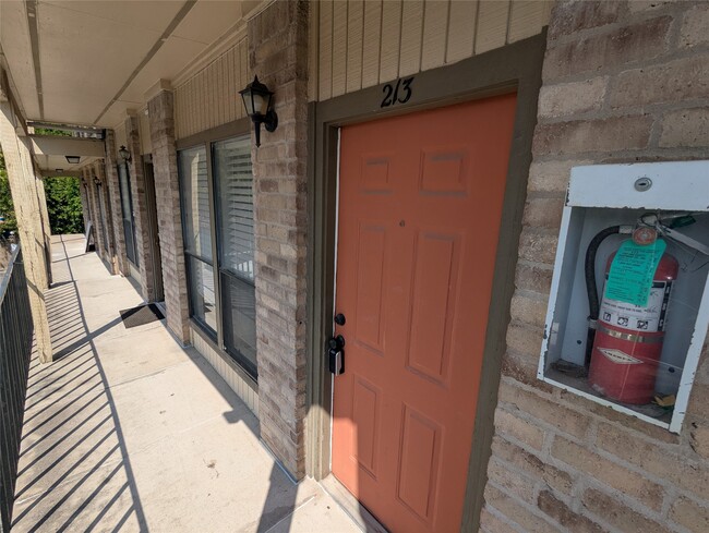 Building Photo - 3000 Guadalupe St Unit 213