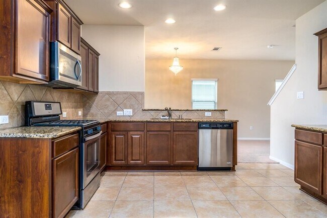 Photo - 1906 Howth Ave