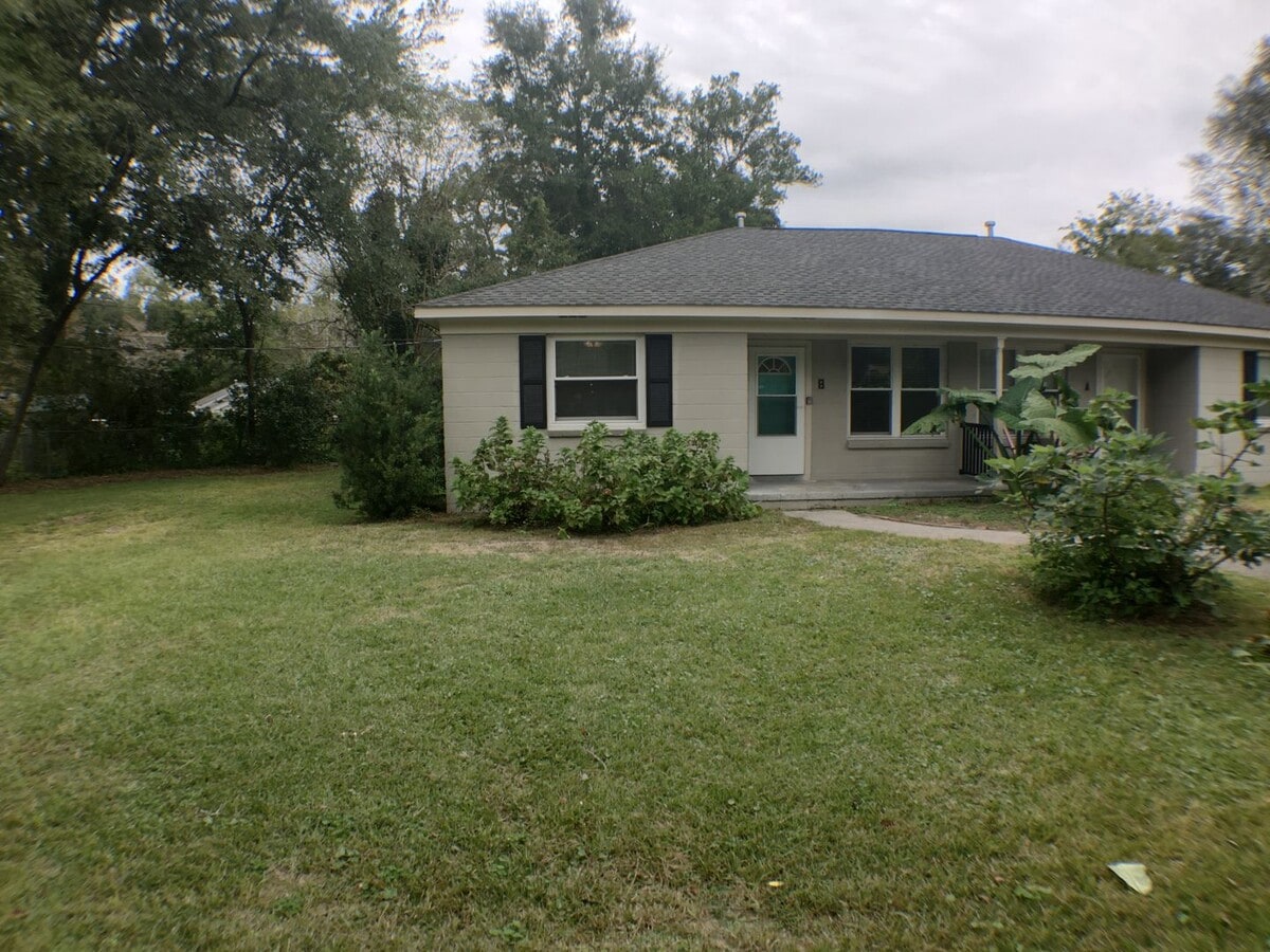 2 Bedroom, 1 Bath Home in Riverland Terrace of James Island - 2 Bedroom, 1 Bath Home in Riverland Terrace of James Island