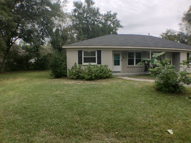 Building Photo - 2 Bedroom, 1 Bath Home in Riverland Terrace of James Island