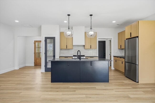 Photo - 116 Winstead St SW