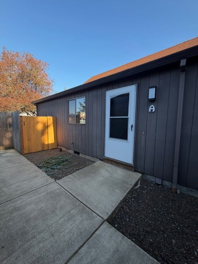 Building Photo - MIN912 Unit A