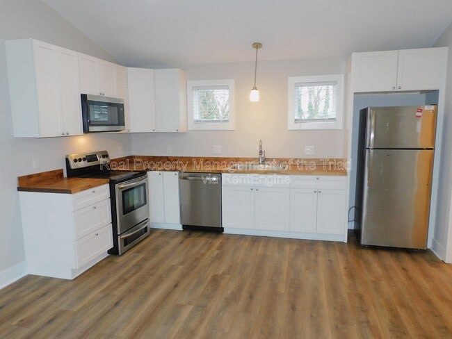 Photo - 934 Albert St SW