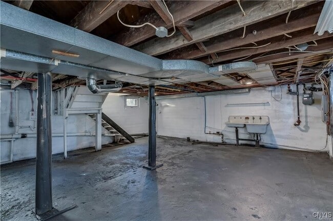 Building Photo - 213 N Pleasant St