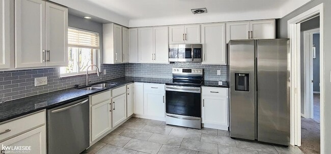 Photo - 890 Neff Rd