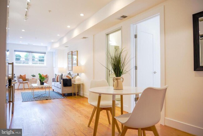 Photo - 1209 G St SE Unit 1