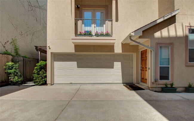 Photo - 5223 Gibson St