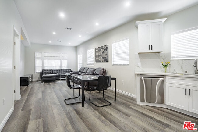 Building Photo - 1475 W 22nd St