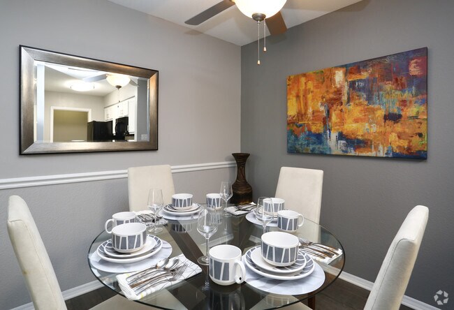 2BR, 2BA - 900sf D- Dining Area