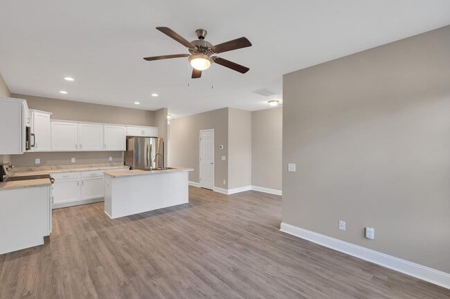 Photo - 3 BR close to Stone Bay!