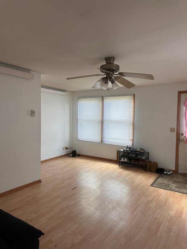 Photo - 460 E 6th St Unidad 2