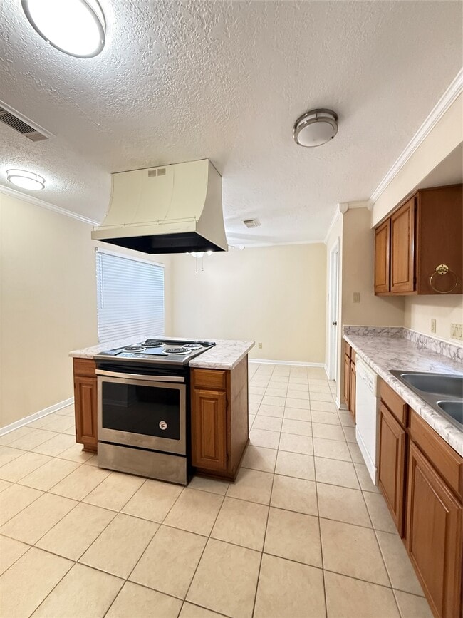 Photo - 15307 Pebble Lake Dr