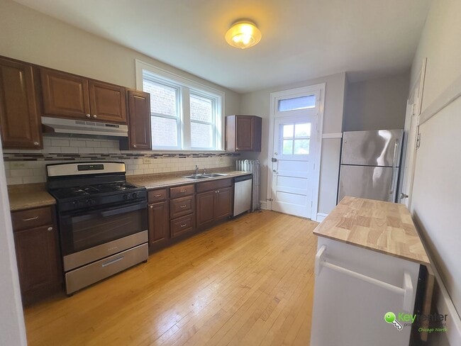 Photo - 6718 N Rockwell St Unit 2