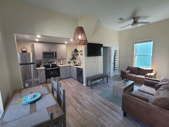 Photo - 2 Blocks From Seawall - 2 bed 1.5 bath