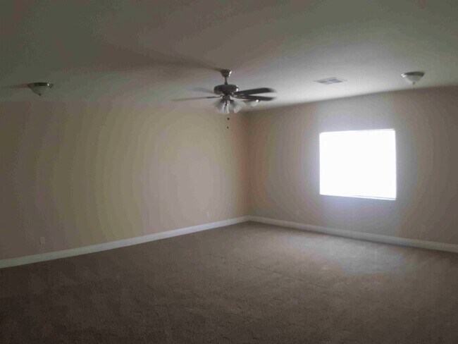 Photo - 301 Kings Ave