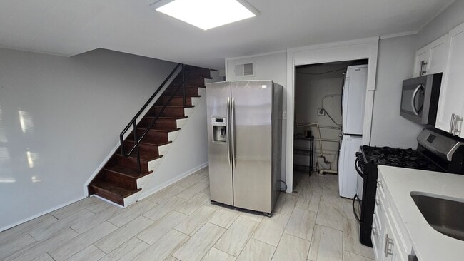 Photo - 437 Caledonia Ave