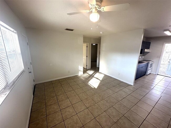 Photo - 9601 N 10th St