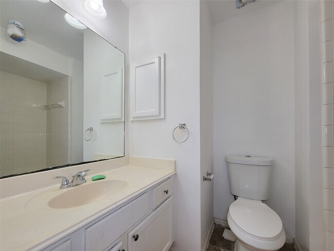 Photo - 16807 Sussex Dr
