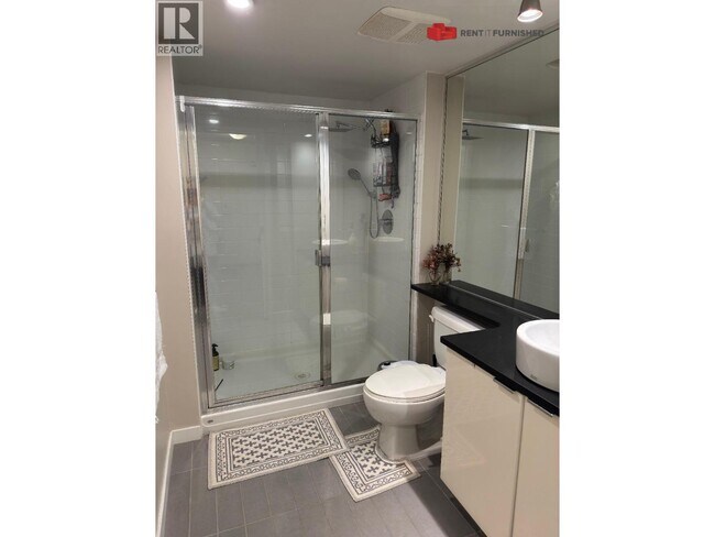 Photo - 233 Robson St