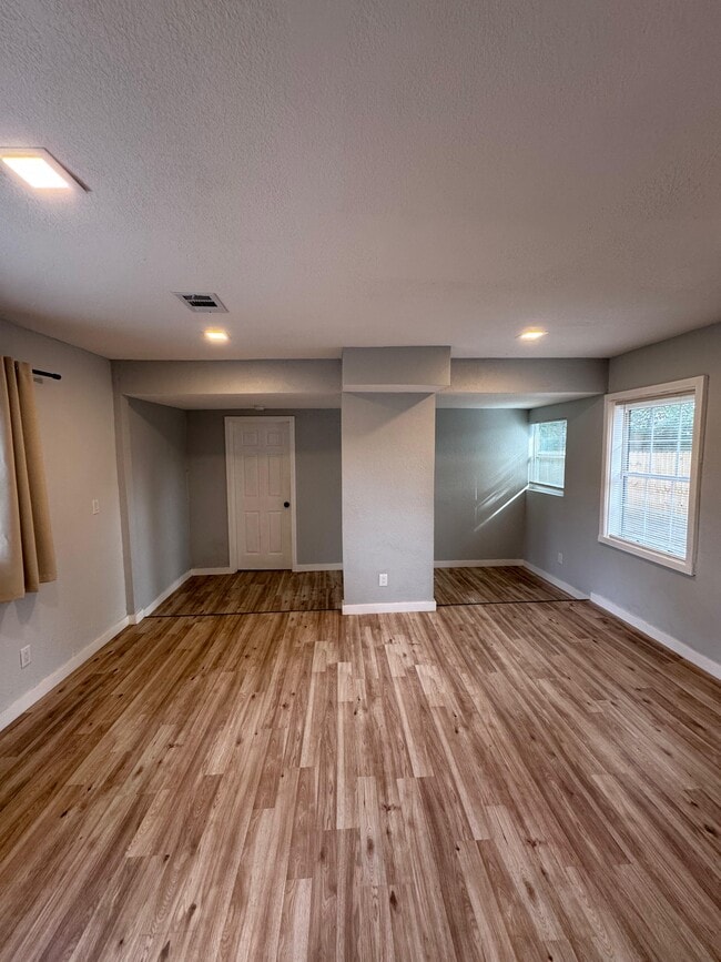 Building Photo - 3190 Torres Ave