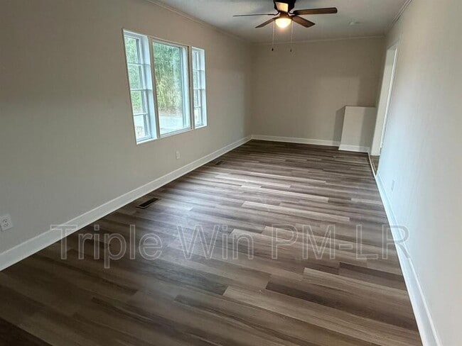 Photo - 8010 Westwood Ave