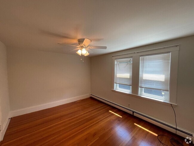 Building Photo - 206 W Emerson St Unit 2R Rental