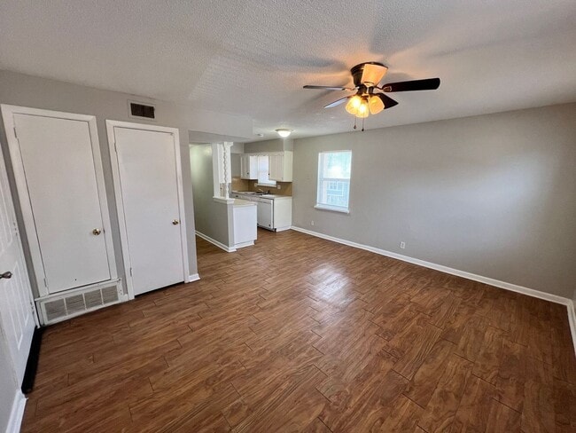 Photo - 2-Bed, 1-Bath Apartment with Garage Parking!