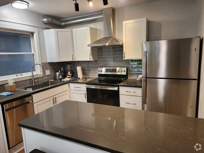 Building Photo - 115 E Elm Ave Unit F1 Rental