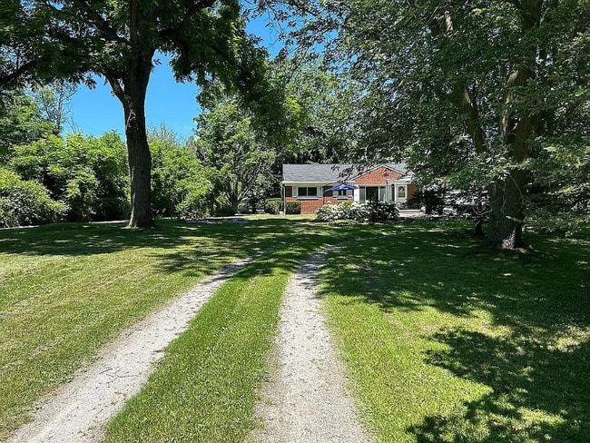 Photo - 8701 Brookville Rd