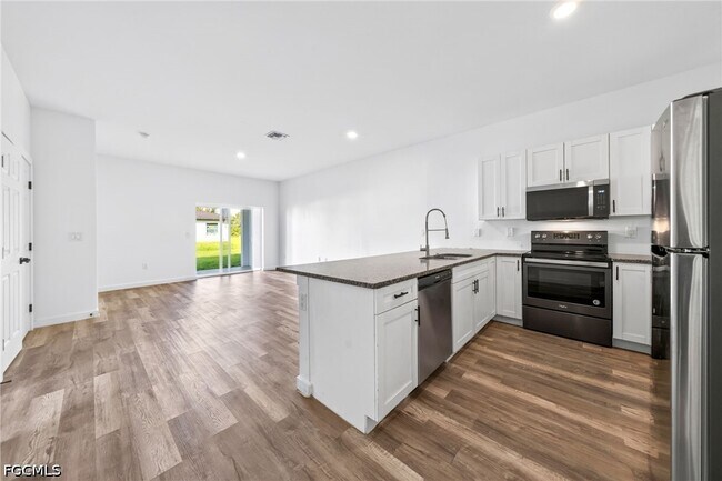 Photo - 1530 Gilbert Ave S