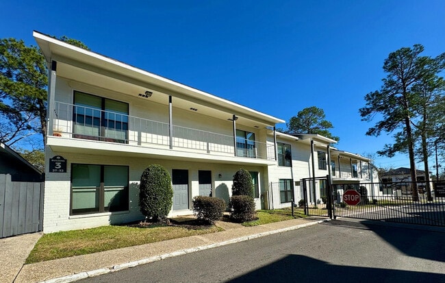 Photo - Jefferson Shadows