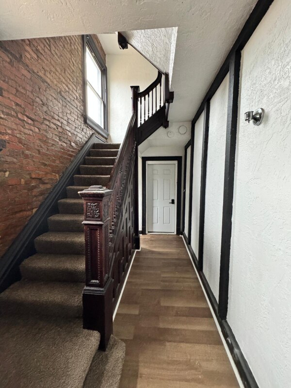 Photo - 303 Peebles St Unit 1