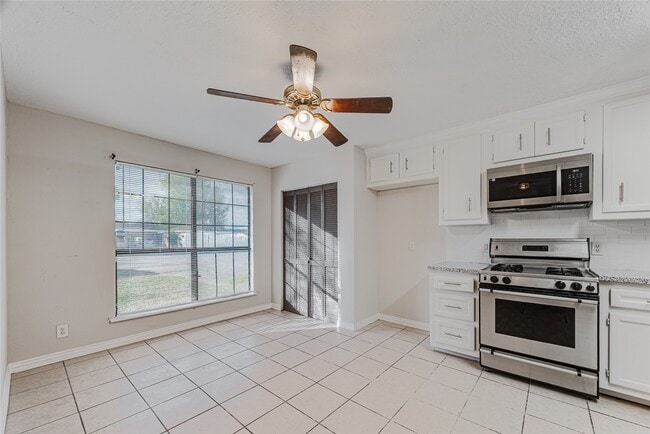 Photo - 2021 Kingsdale Dr