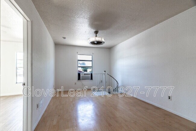 Photo - 317 Kashmuir Pl Unidad #3