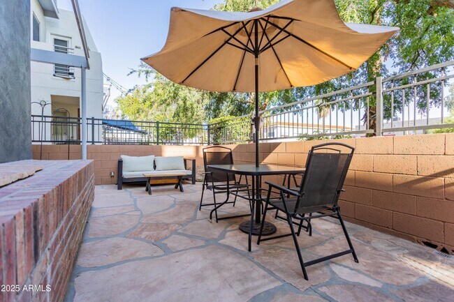 Photo - 706 E Washington St