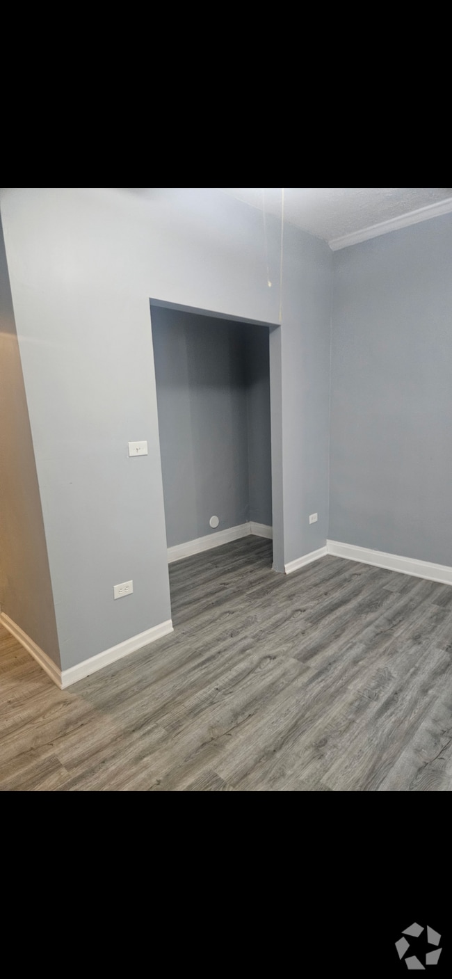 Building Photo - 5309 W Jackson Blvd Unit 1st floor Rental