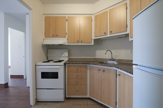Building Photo - 2285 Saint-Mathieu Street Unit 1803