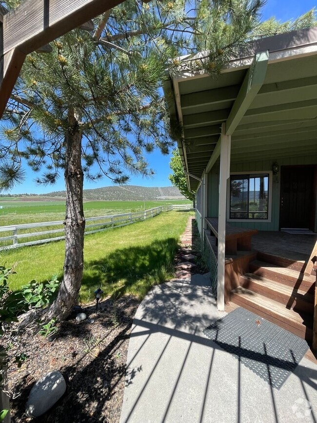 Building Photo - Rural living at its finest! Large 3bdrm 2... Rental