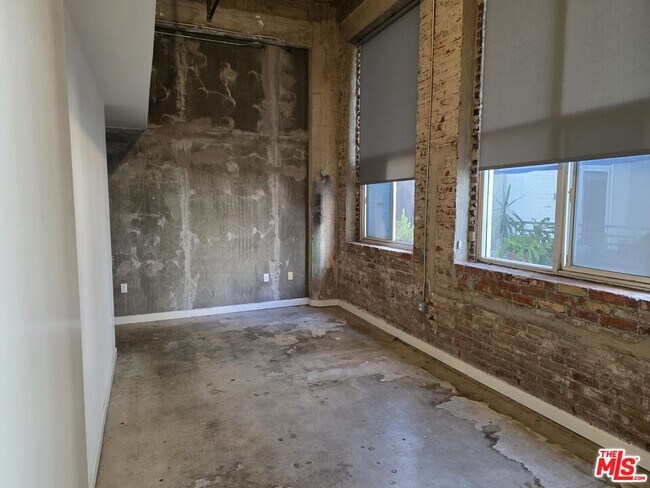 711 S Olive St Unit 313