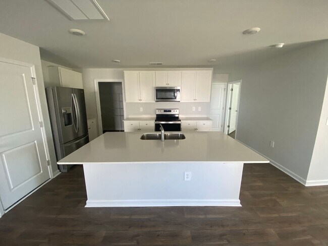 Photo - JUNE SPECIAL!!! $500 SECURITY DEPOSIT WITH...