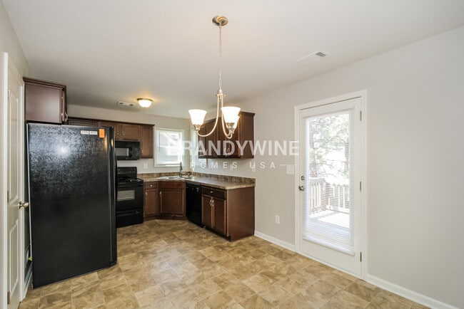 Photo - 212 Depot Ln