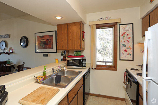 Kitchen - Big Sky Manor & High Point Manor Apartments