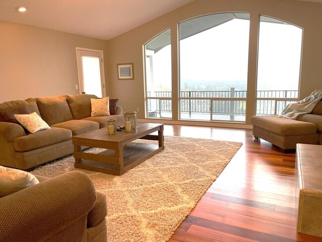 Photo - Elegant 4 bedroom 2.5 bath home, Completel...