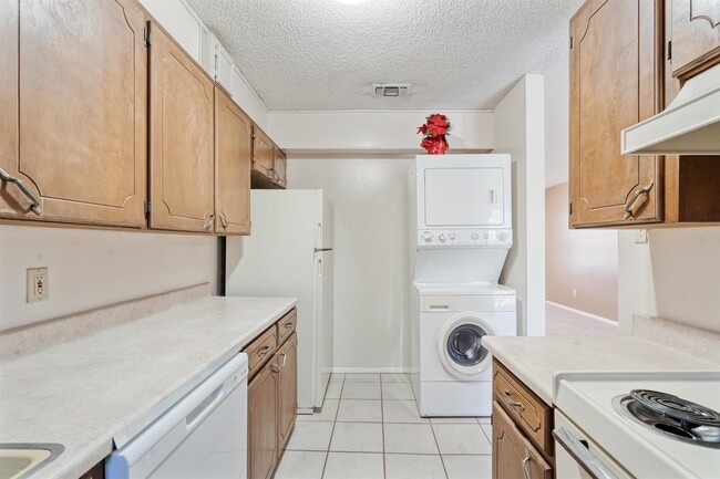 Photo - 221 Mary Lou Dr