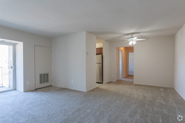 2BR, 1.5BA - 943 SF