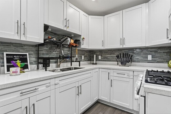 Photo - 920 SW 30th St Unit 2