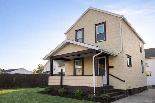 Building Photo - Updated 2 Bedroom SW Canton House for Rent