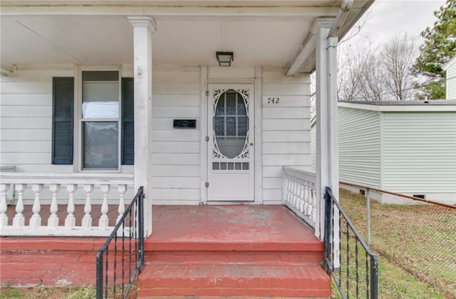 Photo - 742 Potomac Ave